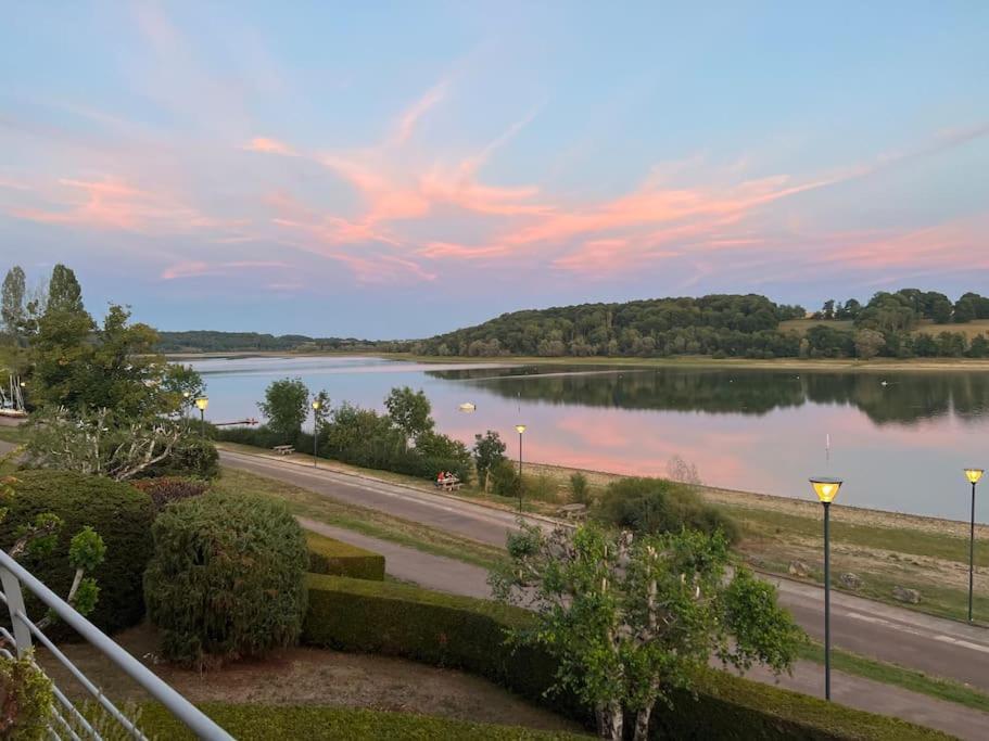 Maison Cadre Paisible Face Au Lac Peigney Dış mekan fotoğraf